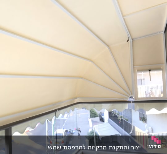 סוככים בצבע בז